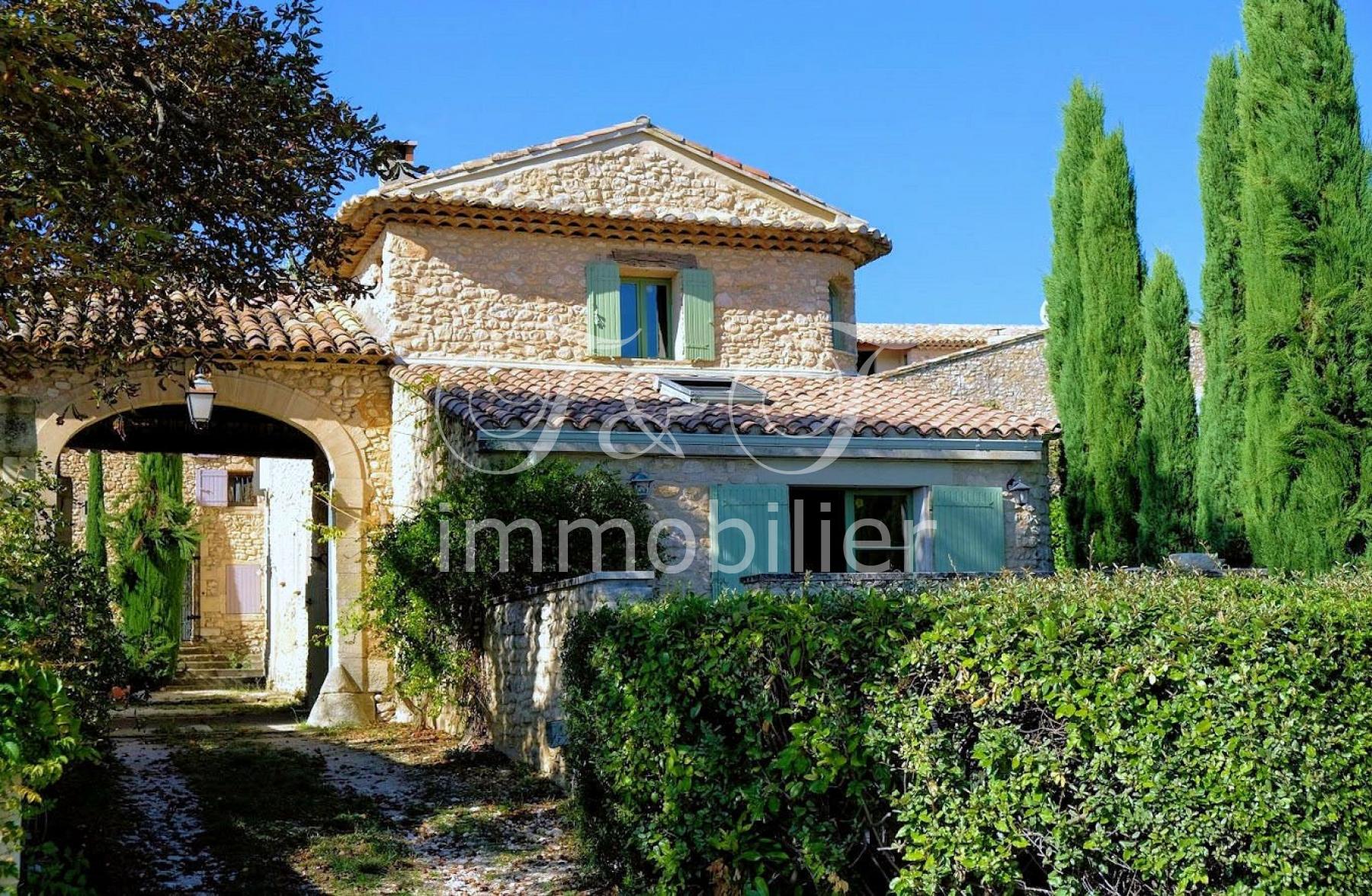 Provencal stone house in Saint-Saturnin-lès-Apt