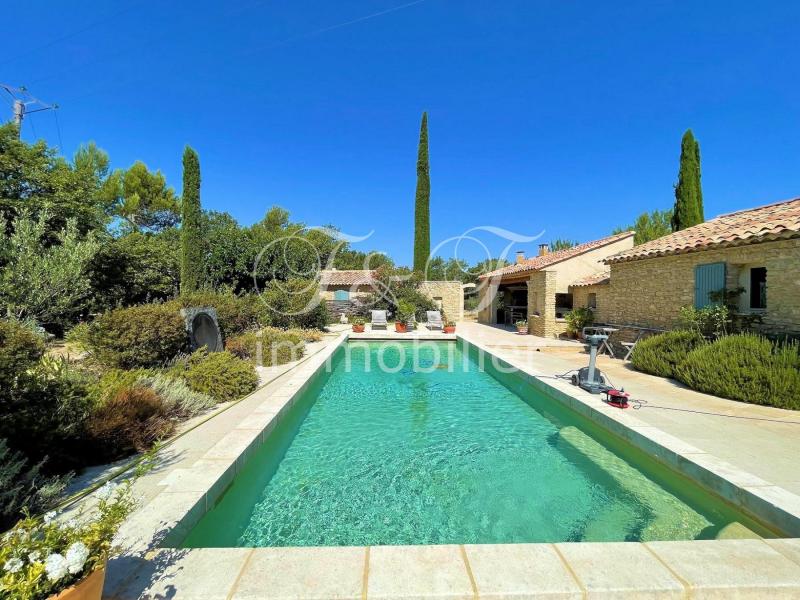 Bastide in Lacoste, facing the Luberon