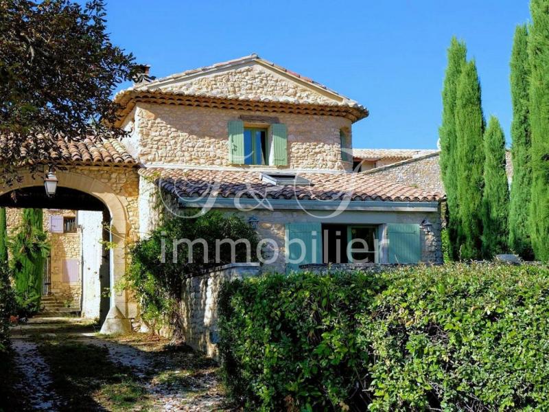 Provencal stone house in Saint-Saturnin-lès-Apt
