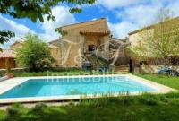 Village house with pool in Provence