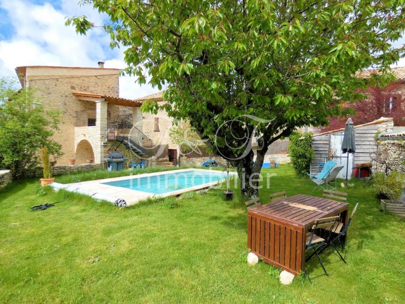Village house with pool in Provence
